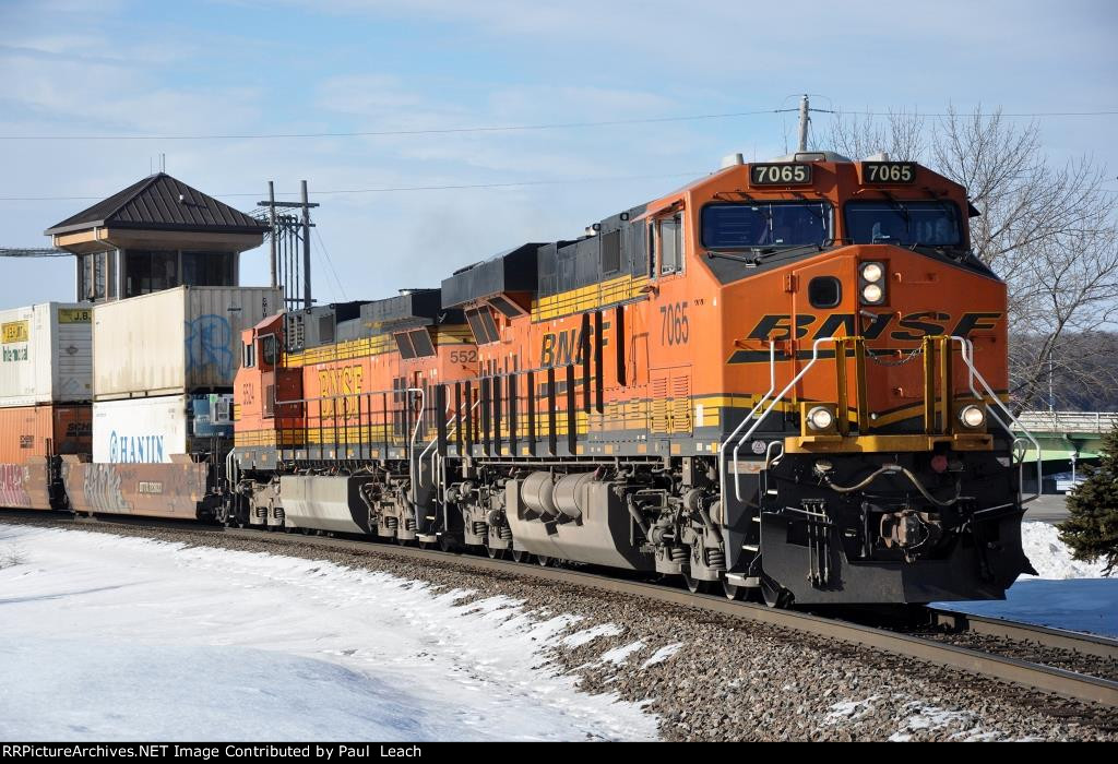 Intermodal cruises east off the bridge